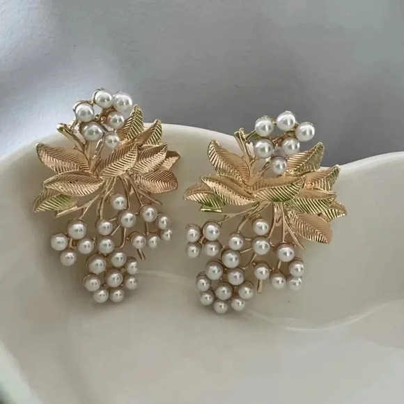Anthropologie Jewelry - Mona Gold Leaf Pearl Cluster Statement Earrings